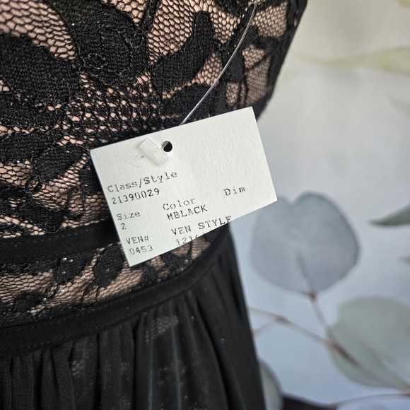 MORGAN & CO | Lace Glitter Keyhole Halter Dress w/ Overskirt in Black sz 2 - Picture 5 of 14